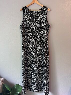 Vintage Sleeveless Black & White Floral Midi Dress